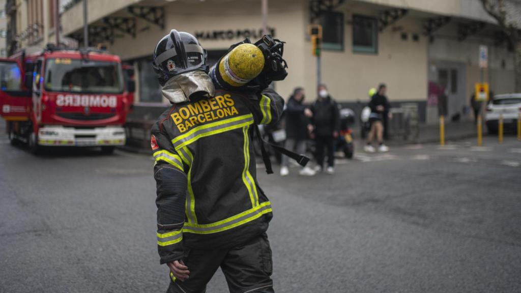 Bombers de Barcelona trabajando en un incendio en una imagen de archivo