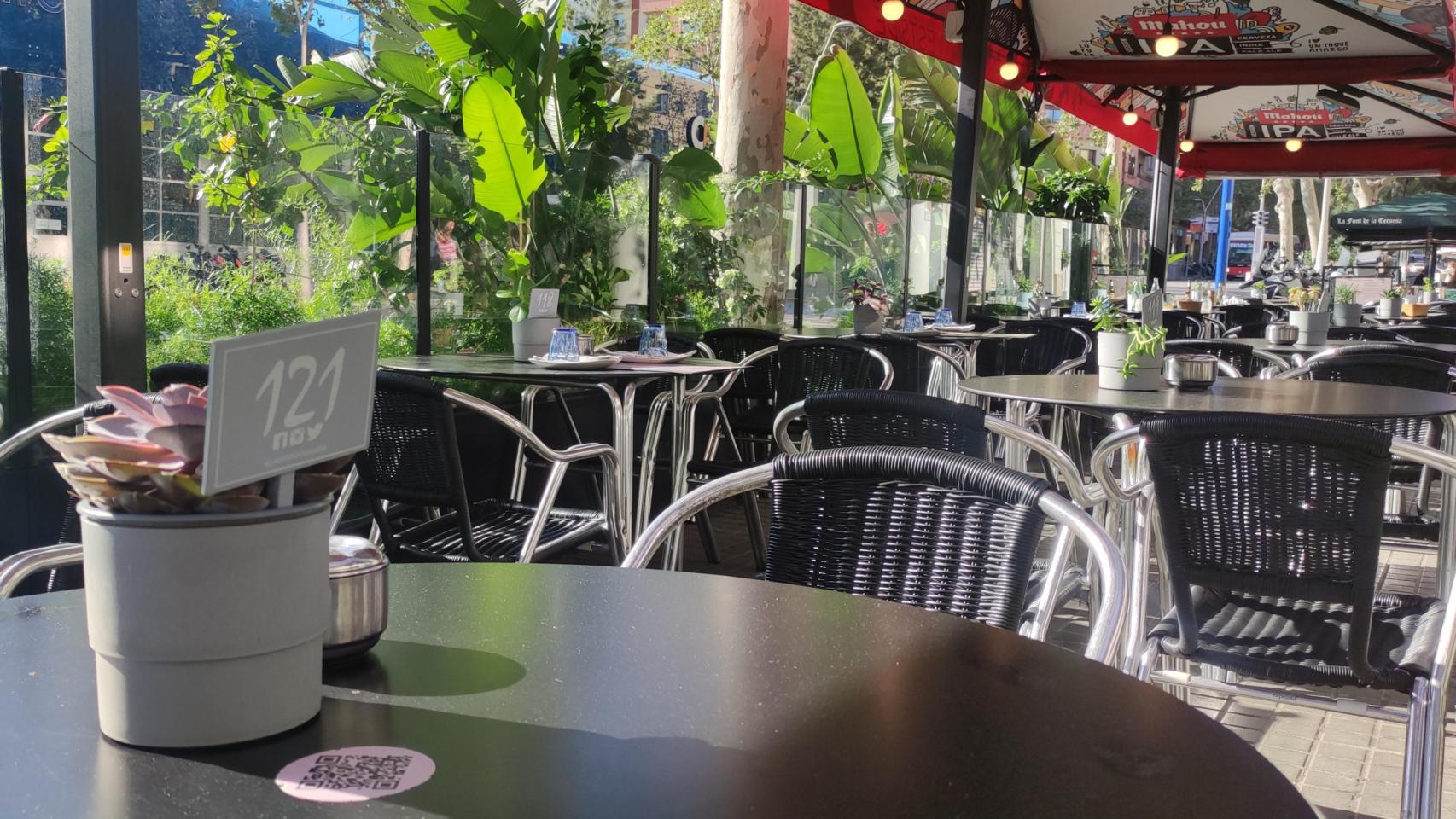 Terraza del restaurante La Barra