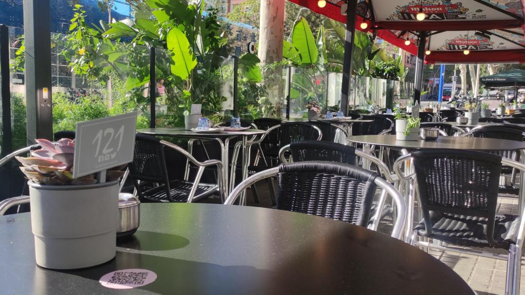 Terraza del restaurante La Barra