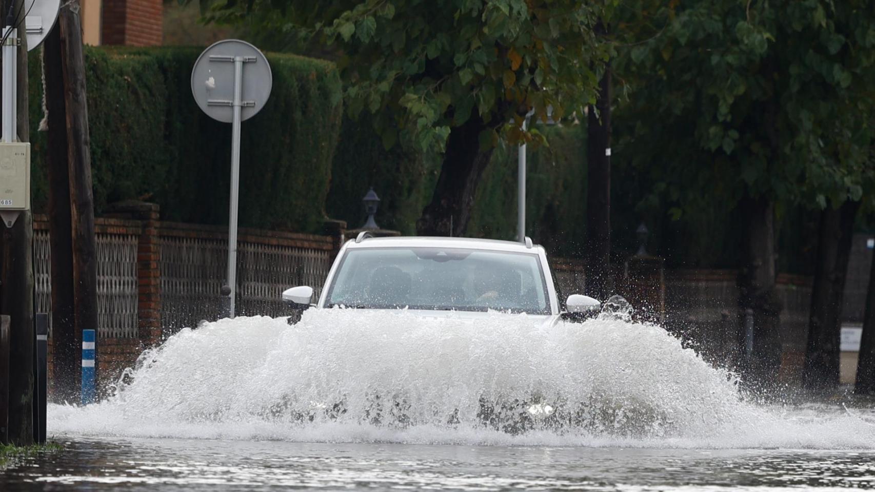 Imagen de archivo de una calle inundada por las lluvias en Barcelona