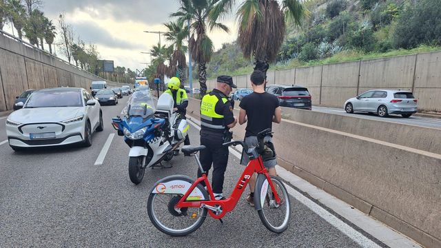 La Guardia Urbana pilla a un usuario de Bicing que circulaba por la Ronda de Dalt