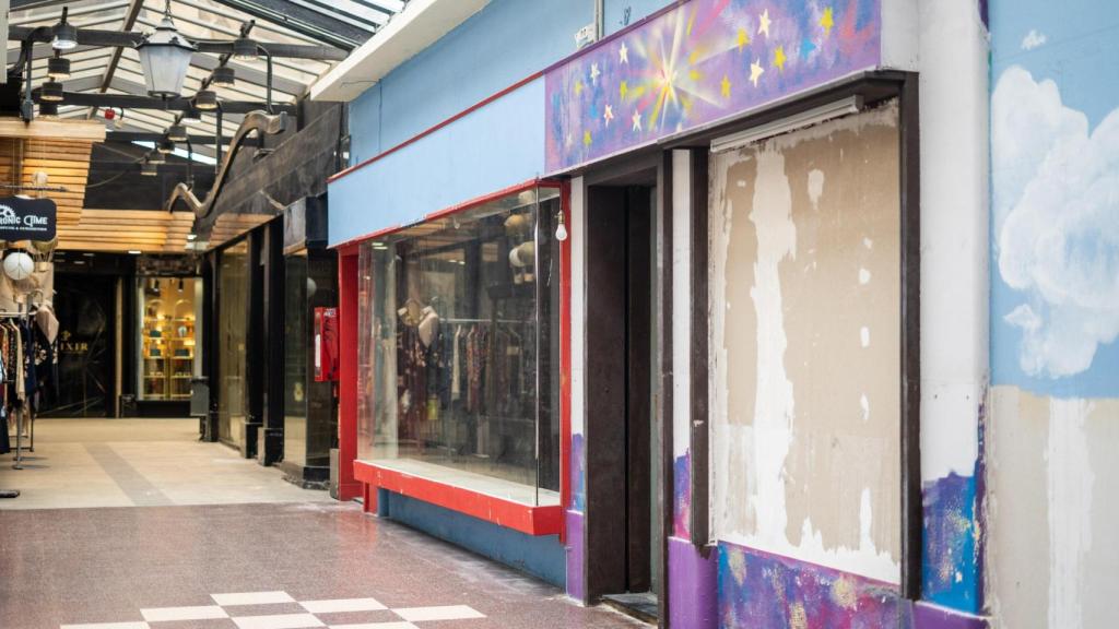 Imatge d’arxiu d’un local abans buit de Regne de Joguines a Galeries Maldà