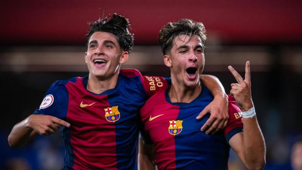 Toni y Guille Fernández festejan un gol con el Barça B