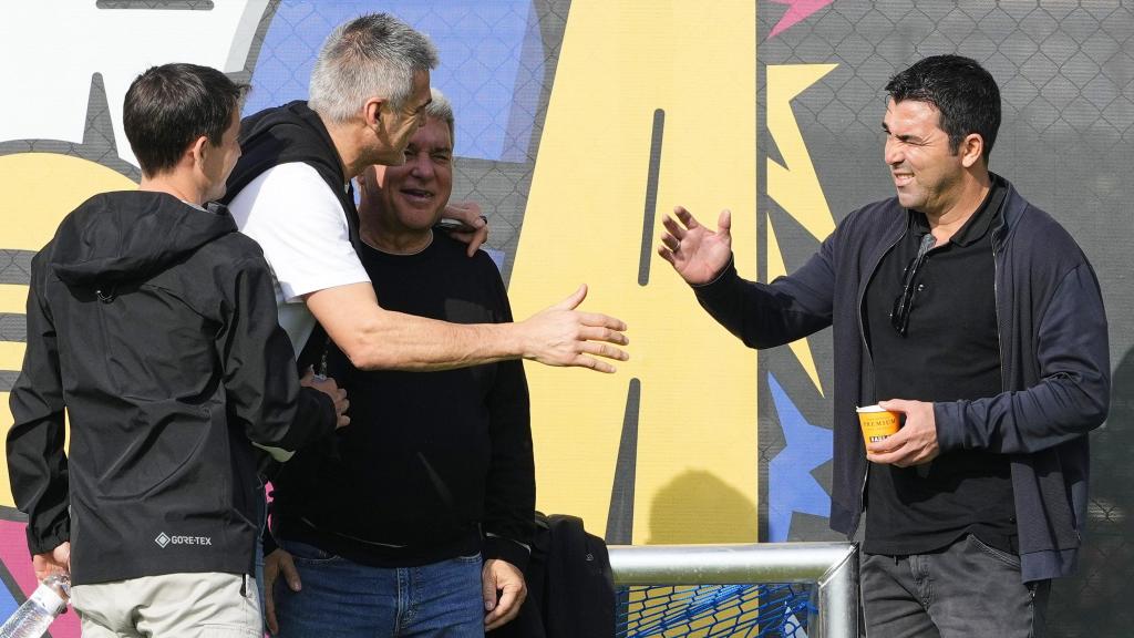 Joan Laporta, Enric Masip, Bojan y Deco, de buen rollo en el entrenamiento previo al Real Sociedad-Barça