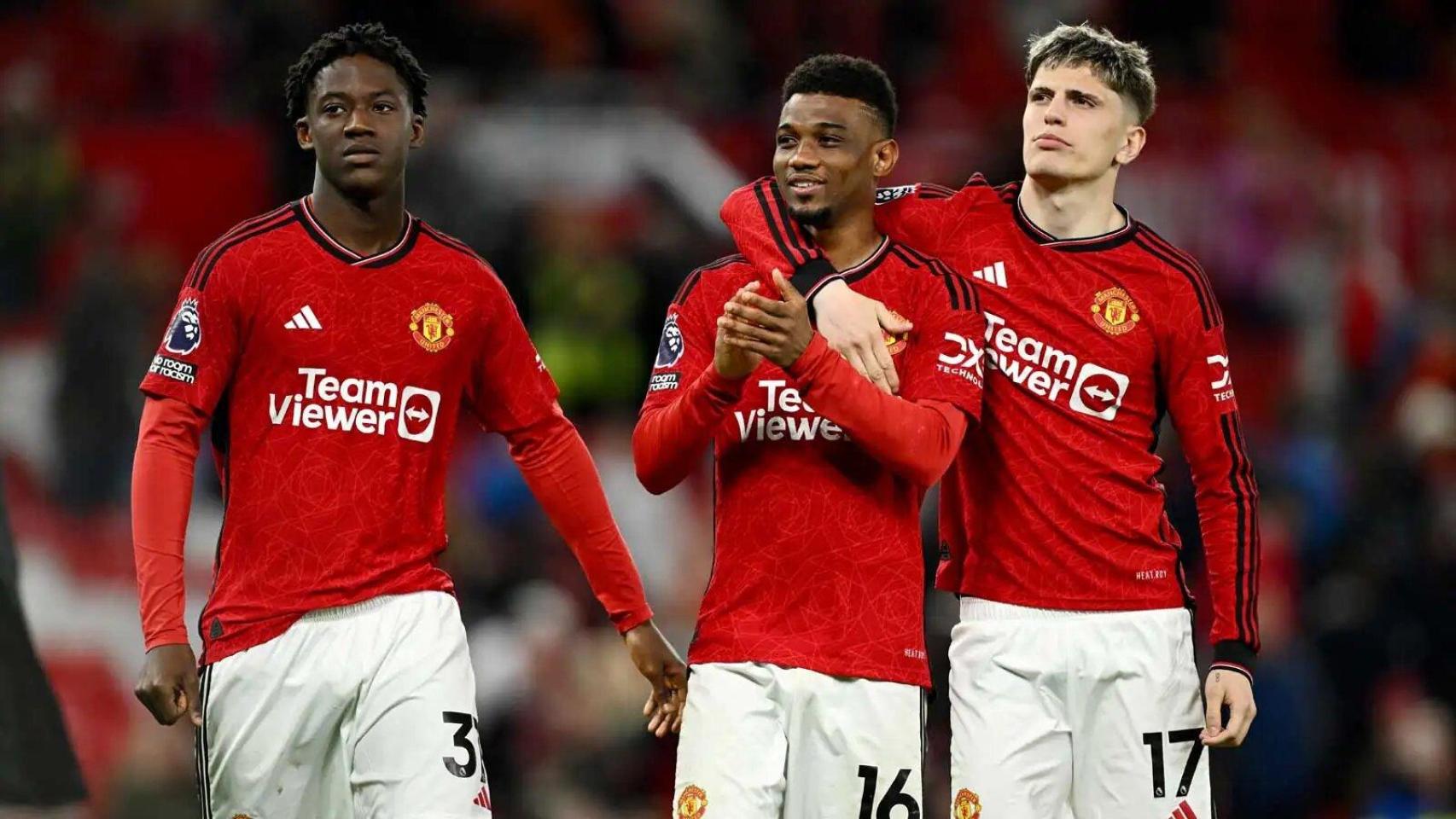 Los jugadores del Manchester United celebran un gol