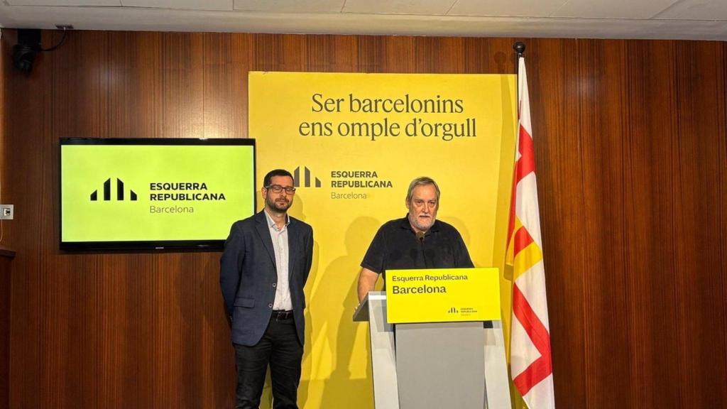 El portaveu adjunt d'ERC a Barcelona, Jordi Castellana, juntament amb el regidor Jordi Coronas