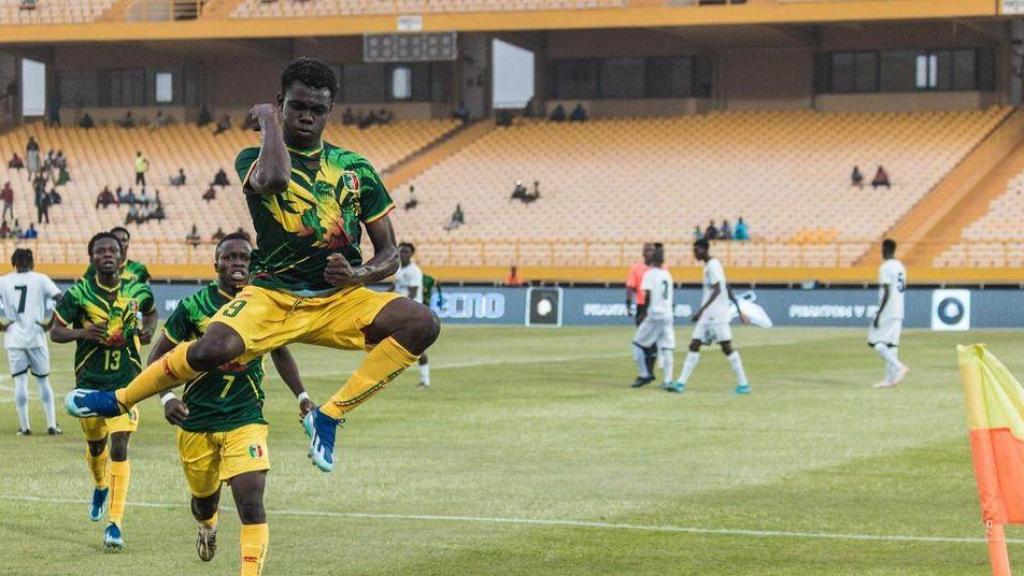 Arouna Traoré, delantero a prueba en la Masía procedente de la Academie Foot