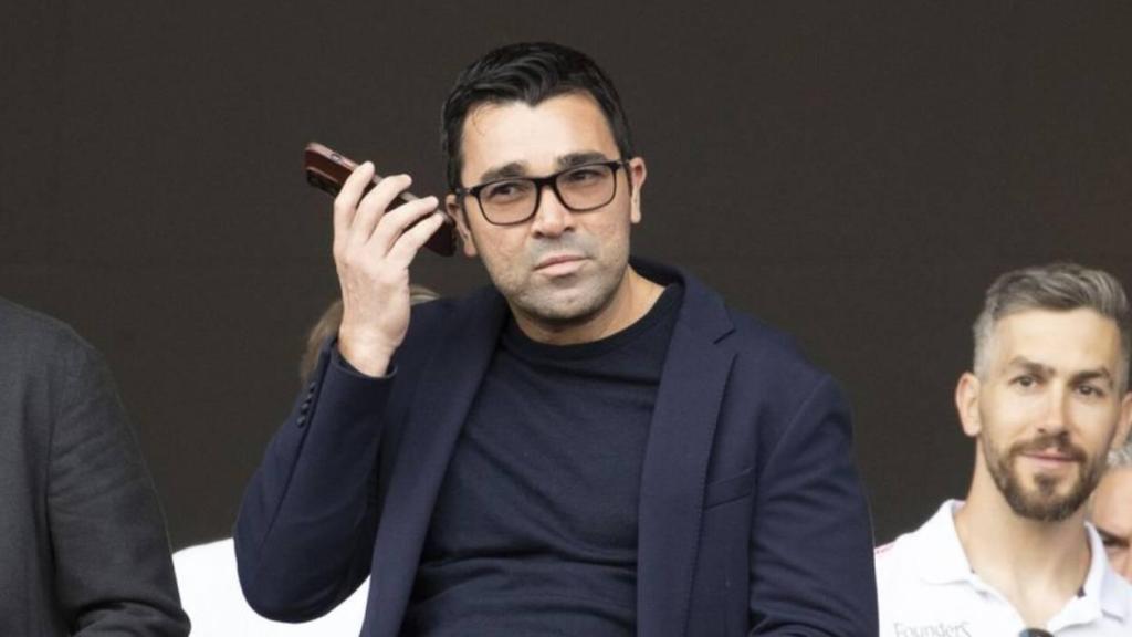 Deco, junto a Bojan Krkic, en el palco de Montjuïc durante un partido del Barça