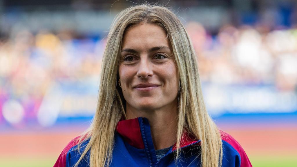 Alexia Putellas recibe un reconocimiento por su gol 200 con el Barça Femenino