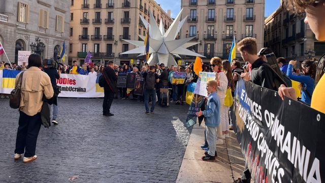 Ucranianos se manifiestan en Barcelona y piden una paz justa y perdurable