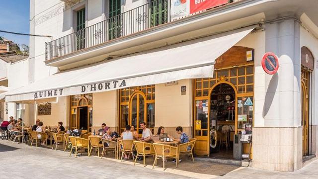 Exterior del Quimet d'Horta, un bar de ciudad con alma de pueblo