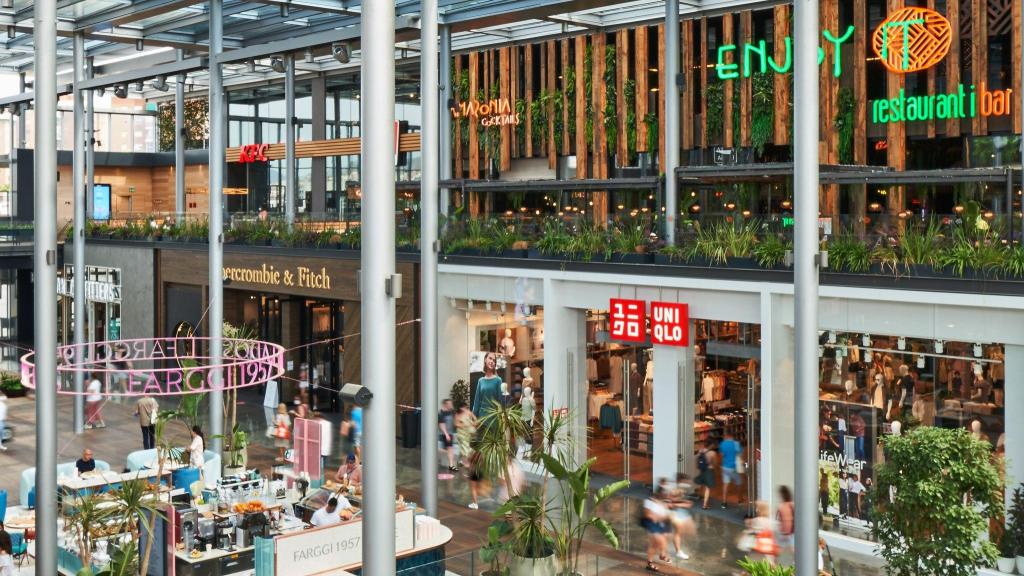 Zona de restauración del centro comercial Westfield La Maquinista