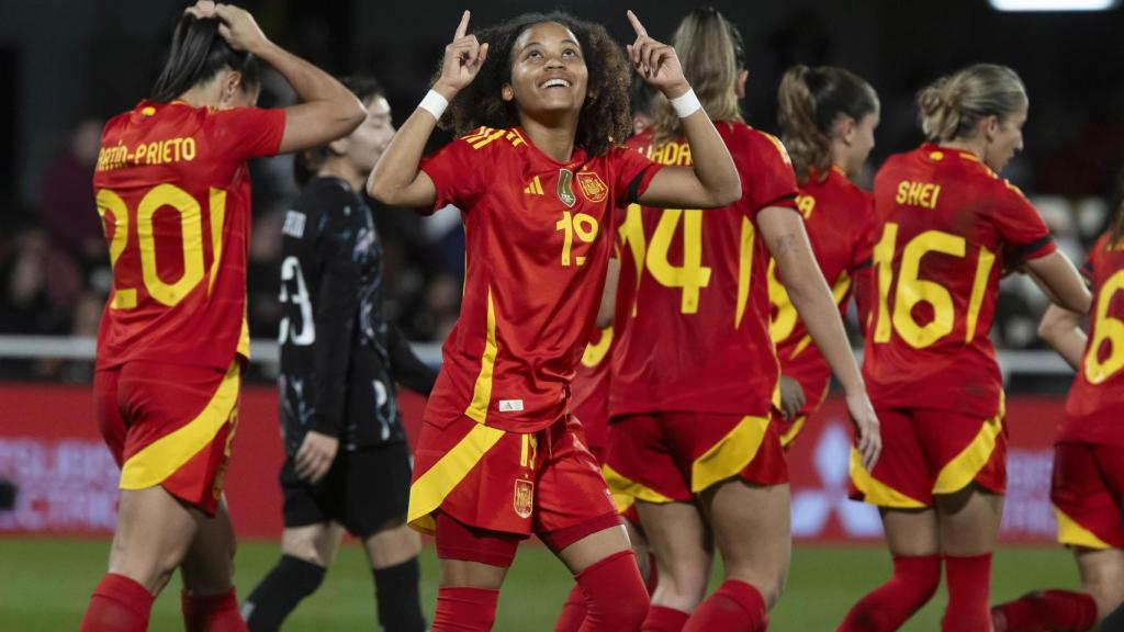 Vicky López celebra su doblete con la selección española ante Corea del Sur