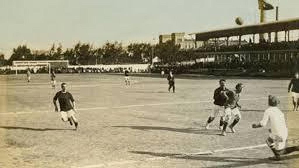 George Pattullo, a la izquierda, en un partido con el Barça