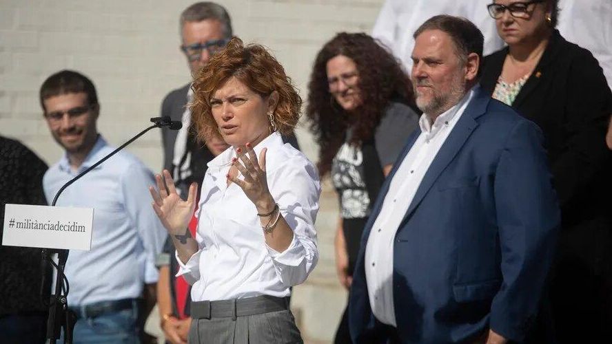 Elisenda Alamany al costat d'Oriol Junqueras durant la presentació de Militància Decidim