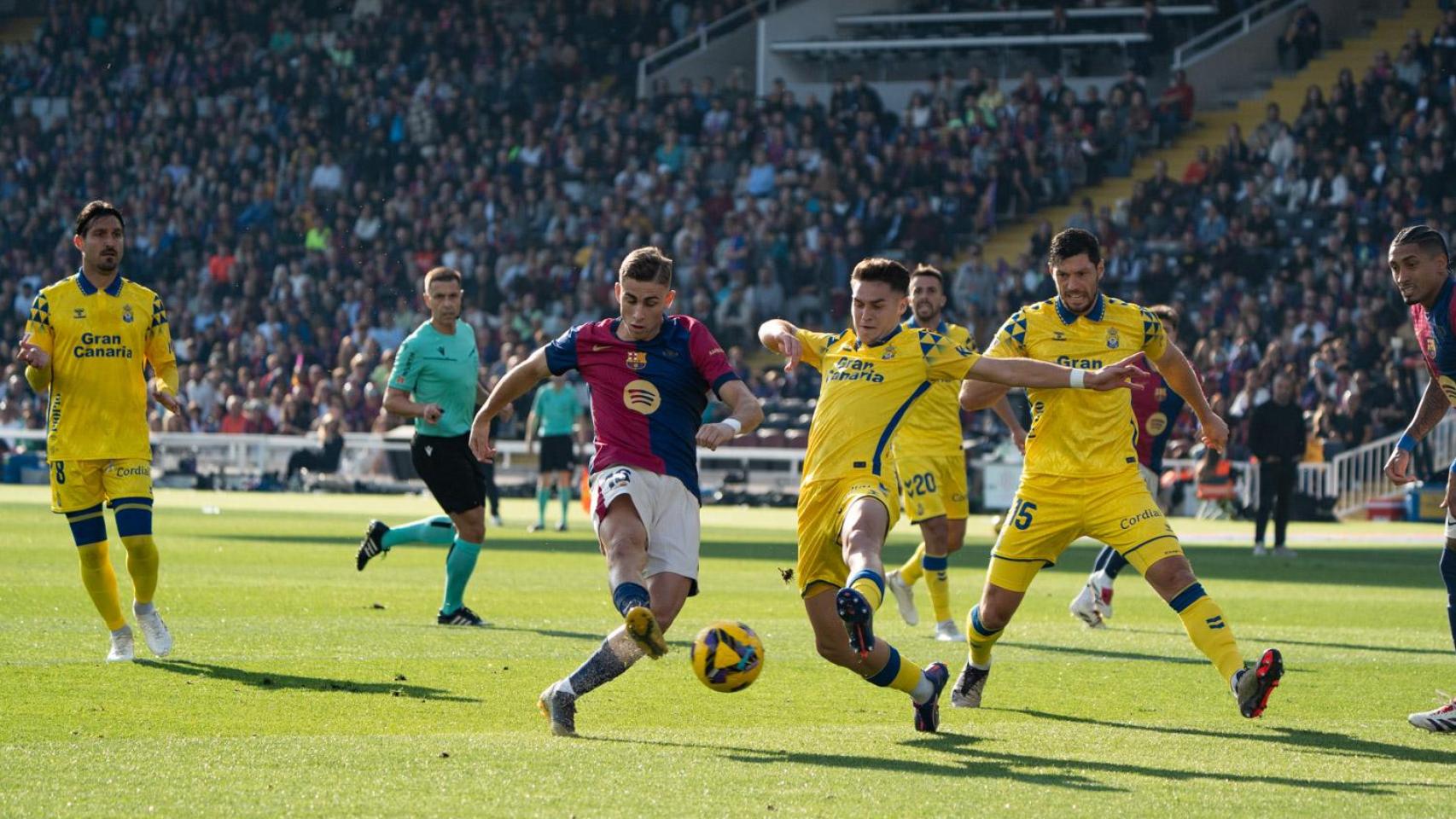 Fermín Lopez durante el partido de Liga contra la UD Las Palmas, con la equipación del 125 aniversario del Barça