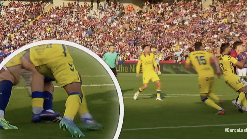 El pisotón de Mika Mármol sobre la bota derecha de Pau Cubarsí en el Barça-Las Palmas