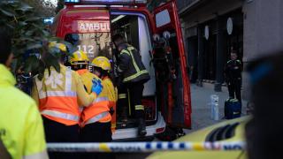 Servicios de Emergencias, Guardia Urbana, Bombers de barcelona y SEM trabajan en la extinción de un incendio en Consell de Cent con Bailen