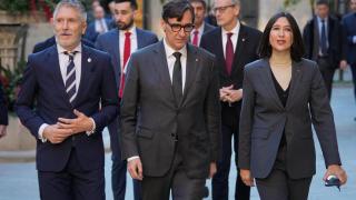 El presidente de la Generalitat, Salvador Illa; el ministro de Interior, Fernando Grande-Marlaska (i) y la 'consellera' de Interior y Seguridad Pública, Núria Parlon, (d)