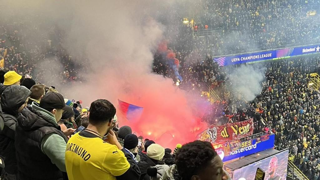 Les bengales de l'afició del Barça al feu del Dortmund
