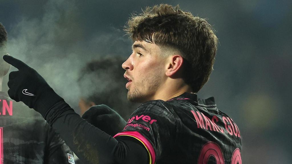 Marc Guiu, delantero del Chelsea, celebra un gol en la Conference League