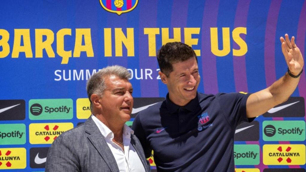 Laporta y Lewandowski, durante la gira de pretemporada del Barça en 2022