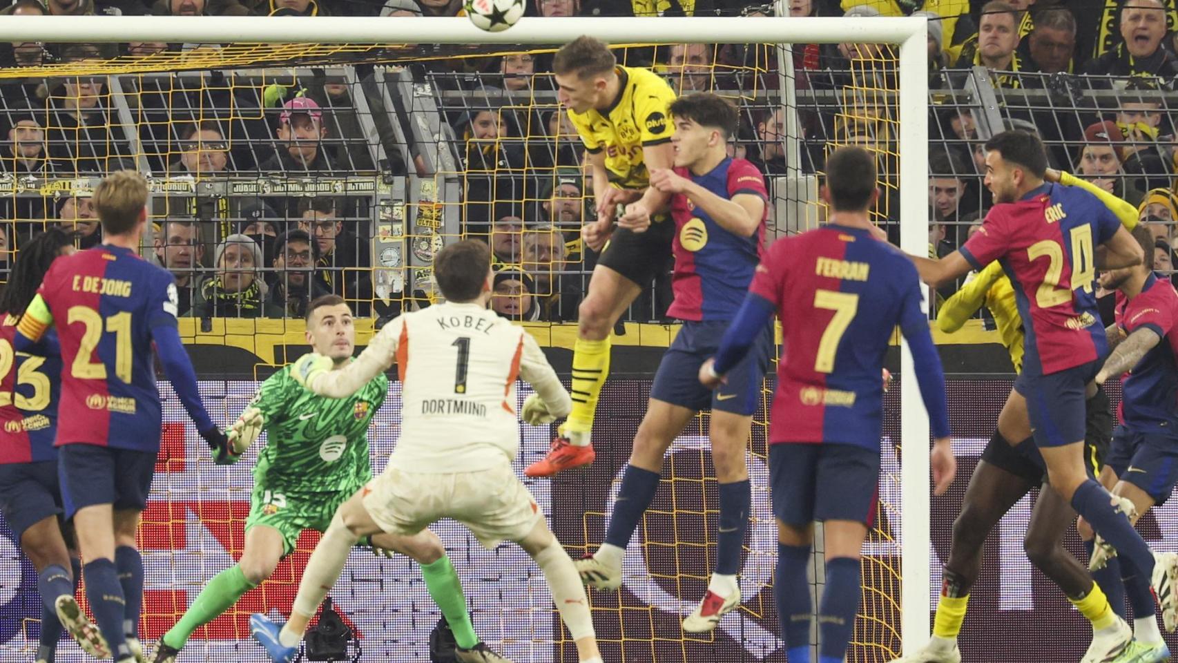 El Barça defiende el último ataque del Borussia Dortmund