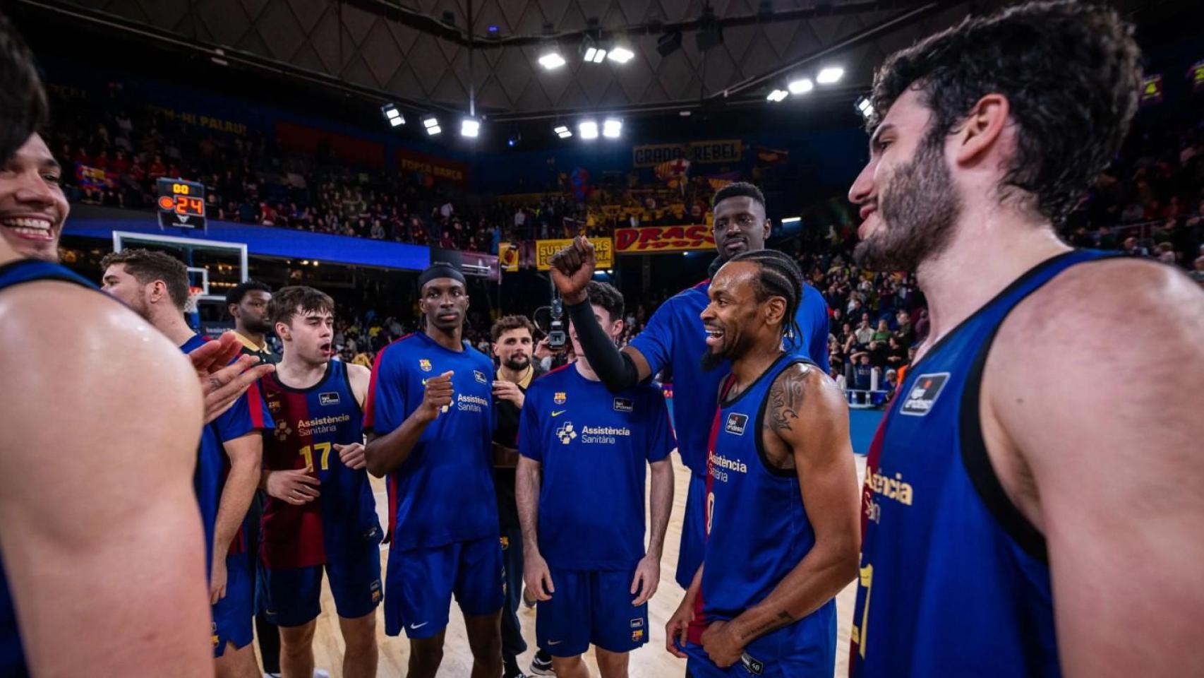 Los jugadores del Barça de basket celebran la victoria contra el UCAM Murcia