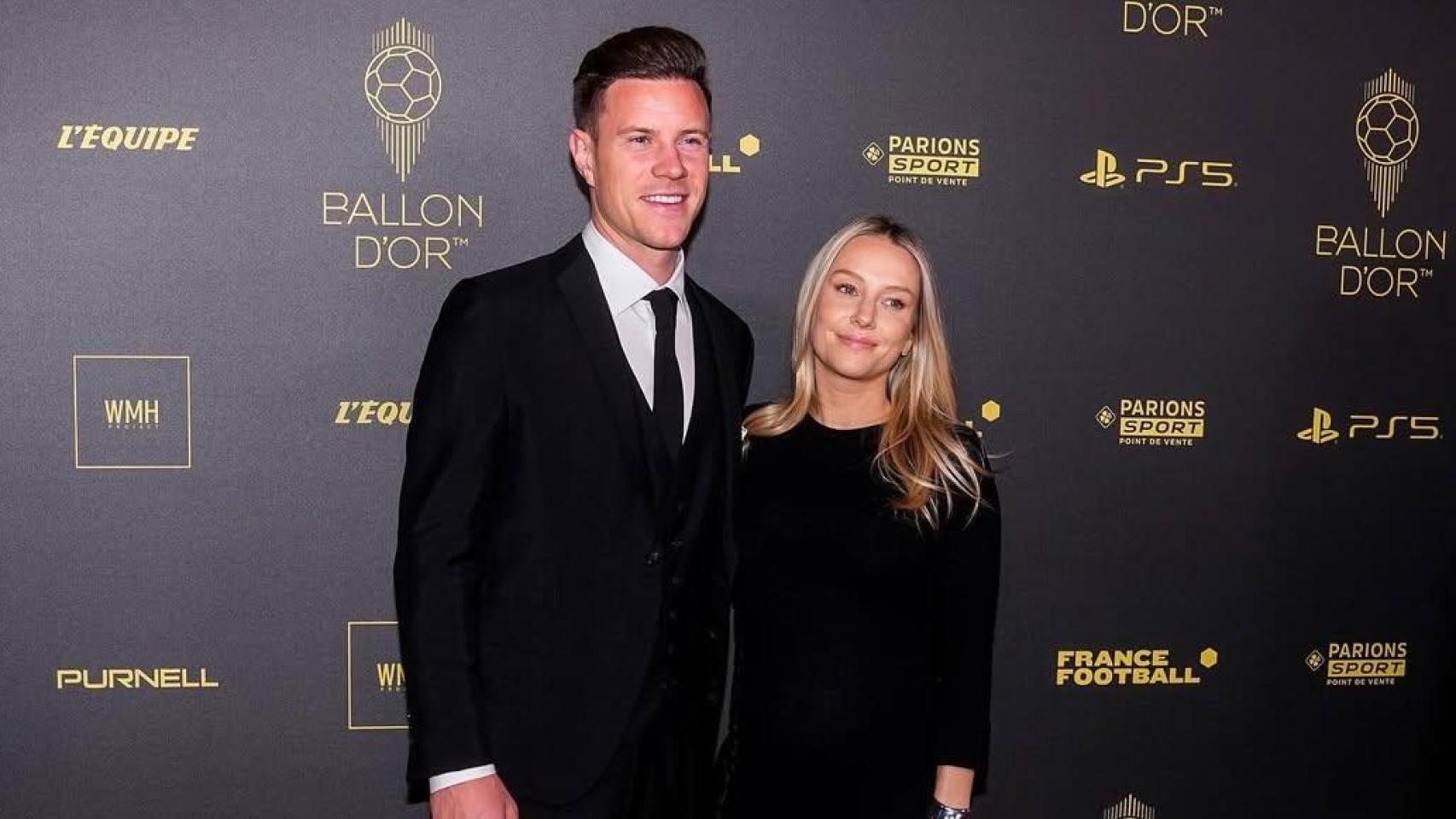 Marc-André ter Stegen y su esposa Daniela Jehle, en la alfombra roja del Balón de Oro