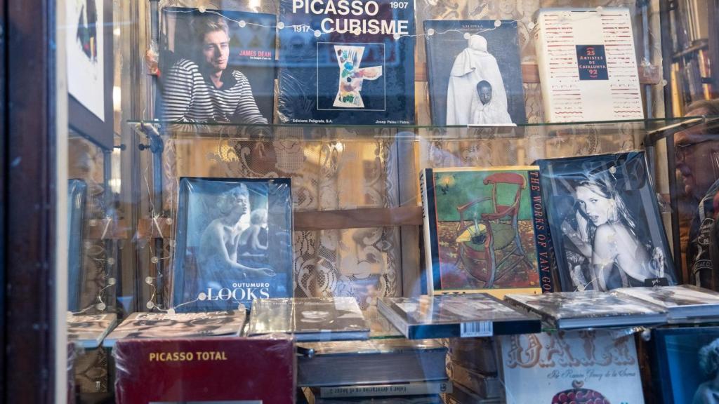 Escaparate de la Librería Sant Jordi