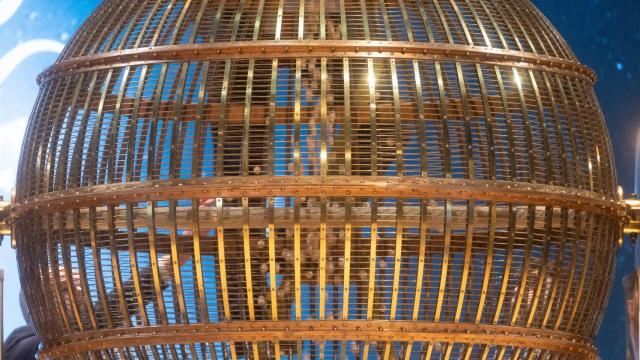 Preparación del bombo antes de la celebración del sorteo