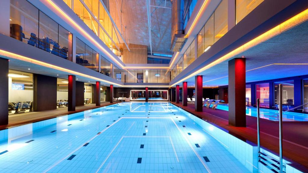 La piscina del gimnasio Metropolitan donde ha muerto un hombre este martes