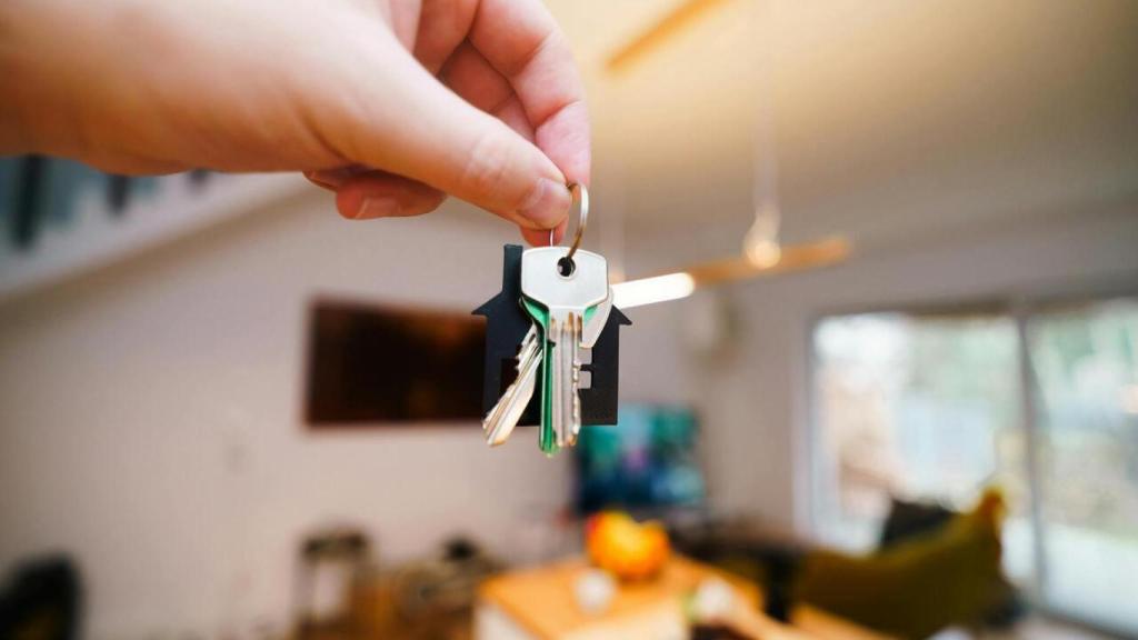 Lliurament de les claus d'un apartament