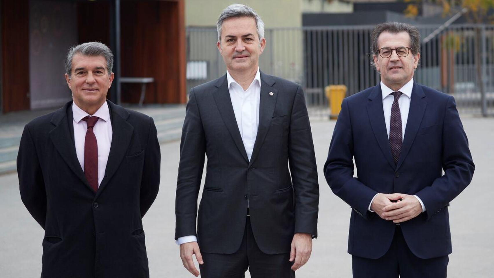 Joan Laporta, Víctor Font y Toni Freixa, en la campaña electoral de las elecciones presidenciales de 2021