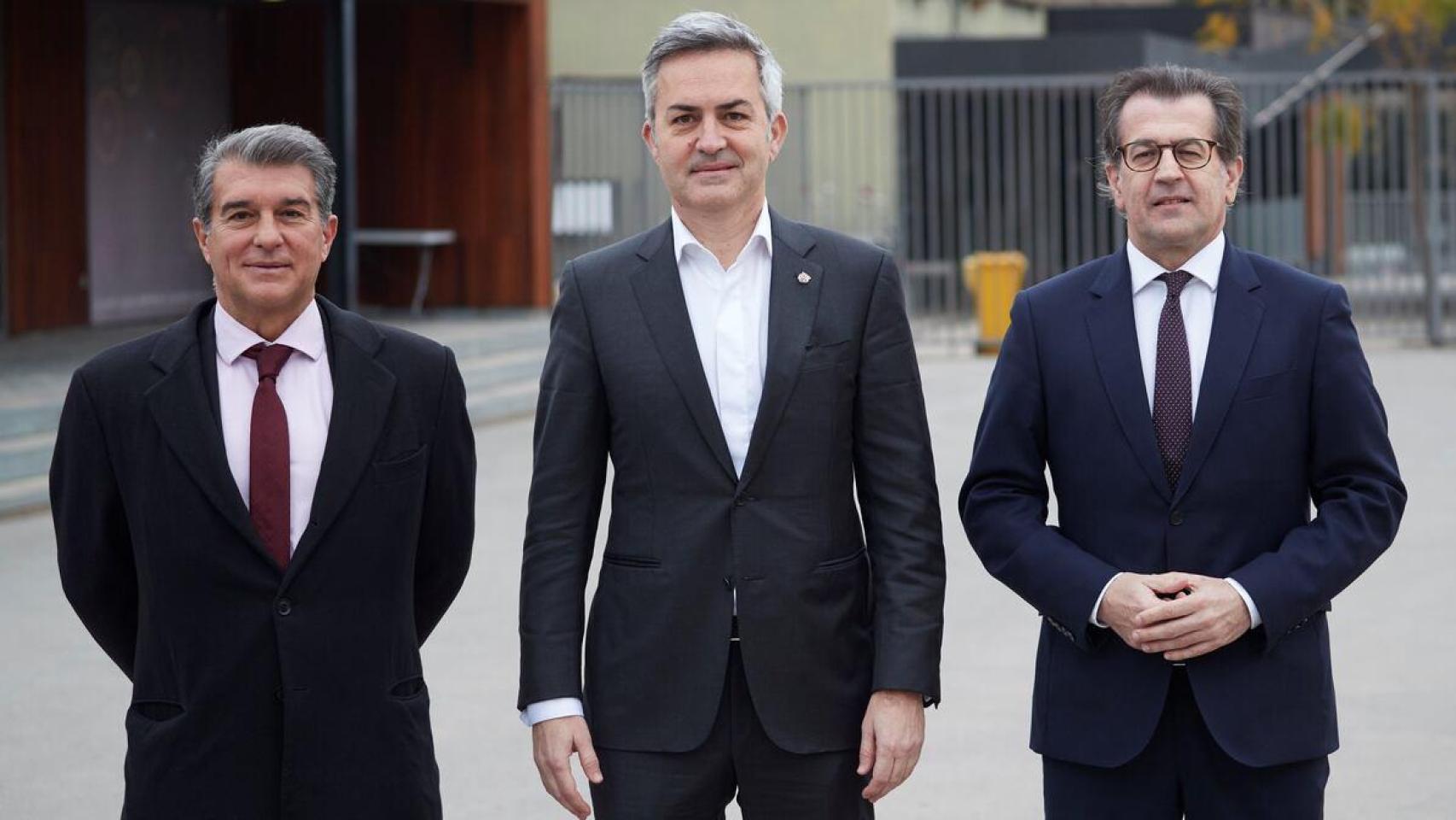 Joan Laporta, Víctor Font y Toni Freixa, en la campaña electoral de las elecciones presidenciales de 2021