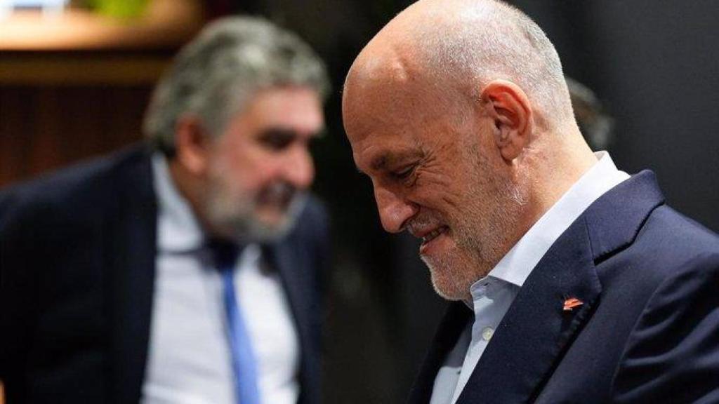 Javier Tebas sonríe situado a escasos metros de José Manuel Rodríguez Uribes, presidente del CSD