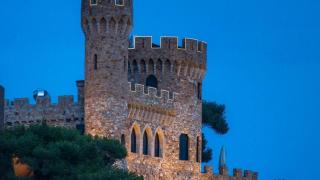 El falso castillo medieval de la Costa Brava, el Castillo d'en Plaja
