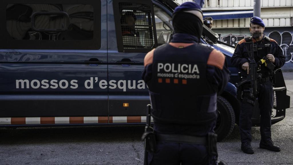 Dispositivo policial en La Mina tras el tiroteo del martes, 7 de enero
