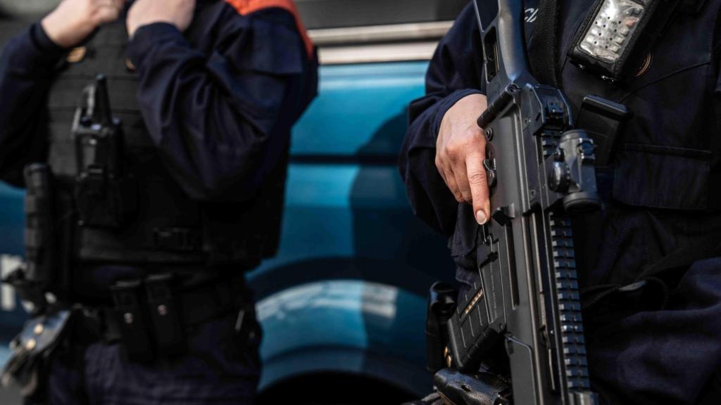 Dispositivo policial en La Mina tras el tiroteo del martes, 7 de enero