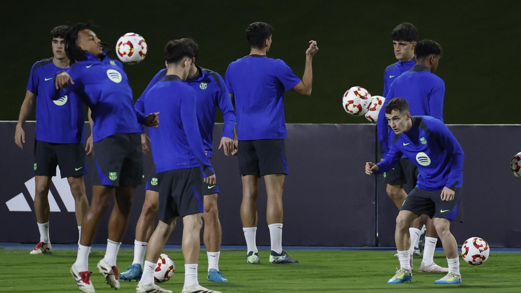 Los jugadores del Barça se entrenan en la previa de la final de la Supercopa de España en Arabia Saudí