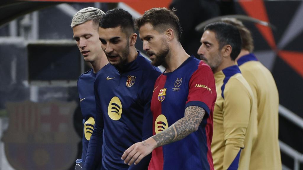 Iñigo Martínez abandona el terreno del juego en el clásico por lesión