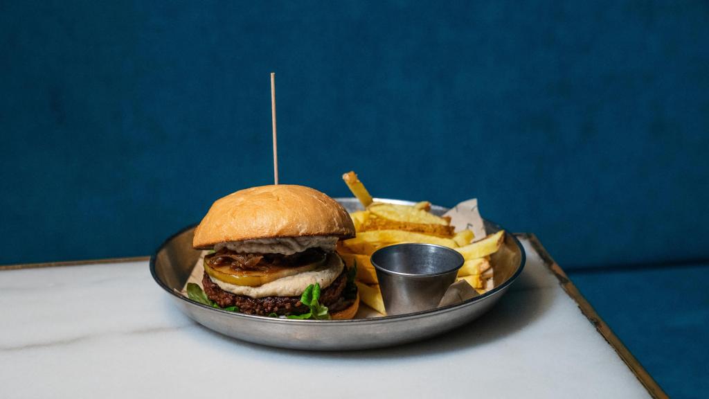 Hamburguesa French Kiss de Vrutal, uno de los mejores restaurantes veganos del mundo, según TripAdvisor