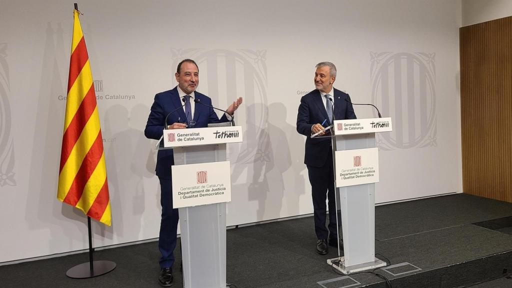 El conseller de Justícia i Qualitat Democràtica de la Generalitat, Ramon Espadaler, i l'alcalde de Barcelona, Jaume Collboni, en roda de premsa després de reunir-se a la seu del departament