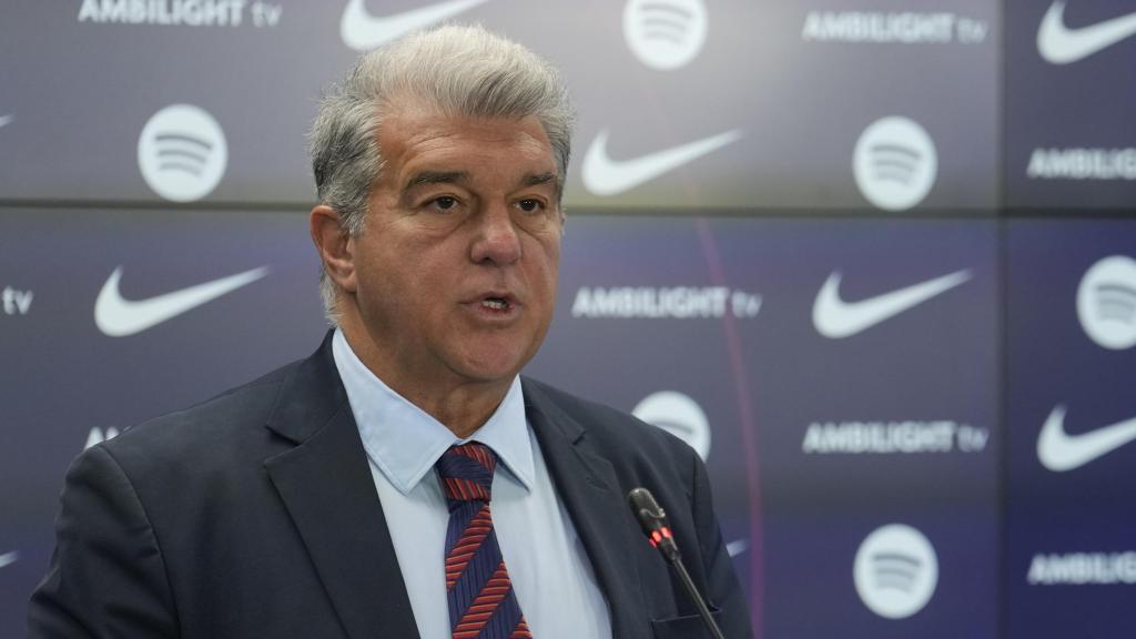 Joan Laporta da un discurso en la Ciutat Esportiva para justificar la inscripción de Dani Olmo y Pau Víctor