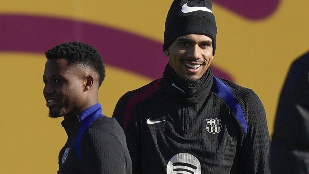 Ansu Fati y Ronald Araujo en un entrenamiento del Barça