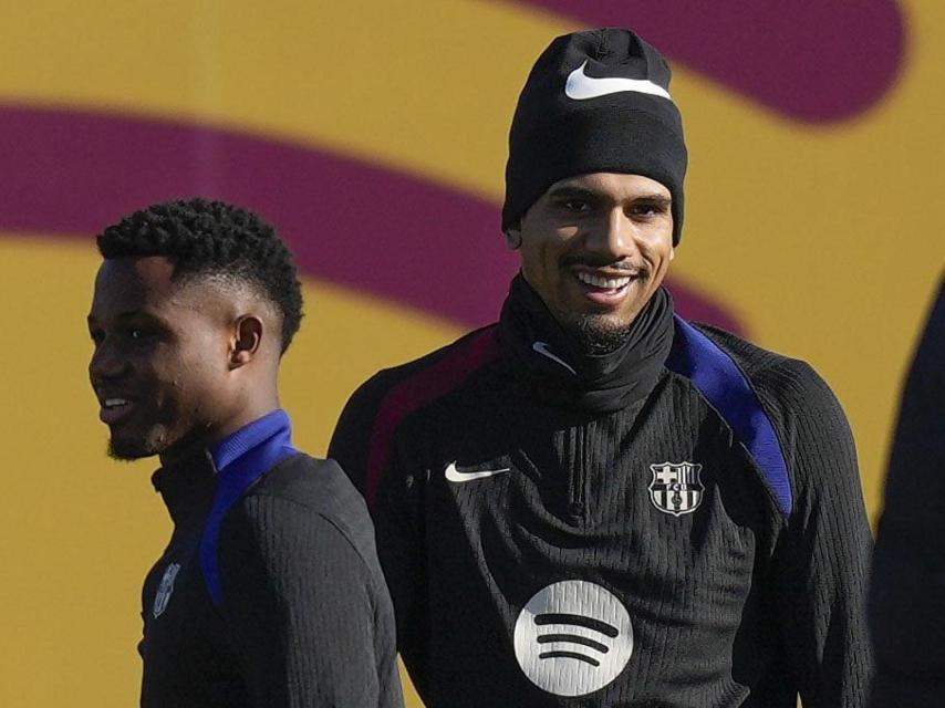 Ansu Fati y Ronald Araujo en un entrenamiento del Barça