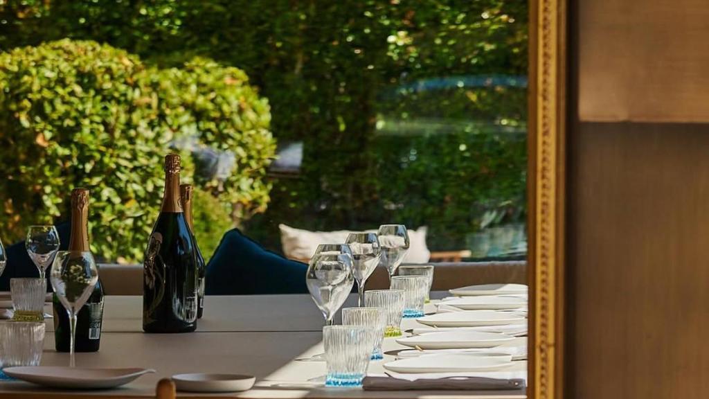 L'interior del restaurant Oh Là Là! a Castelldefels