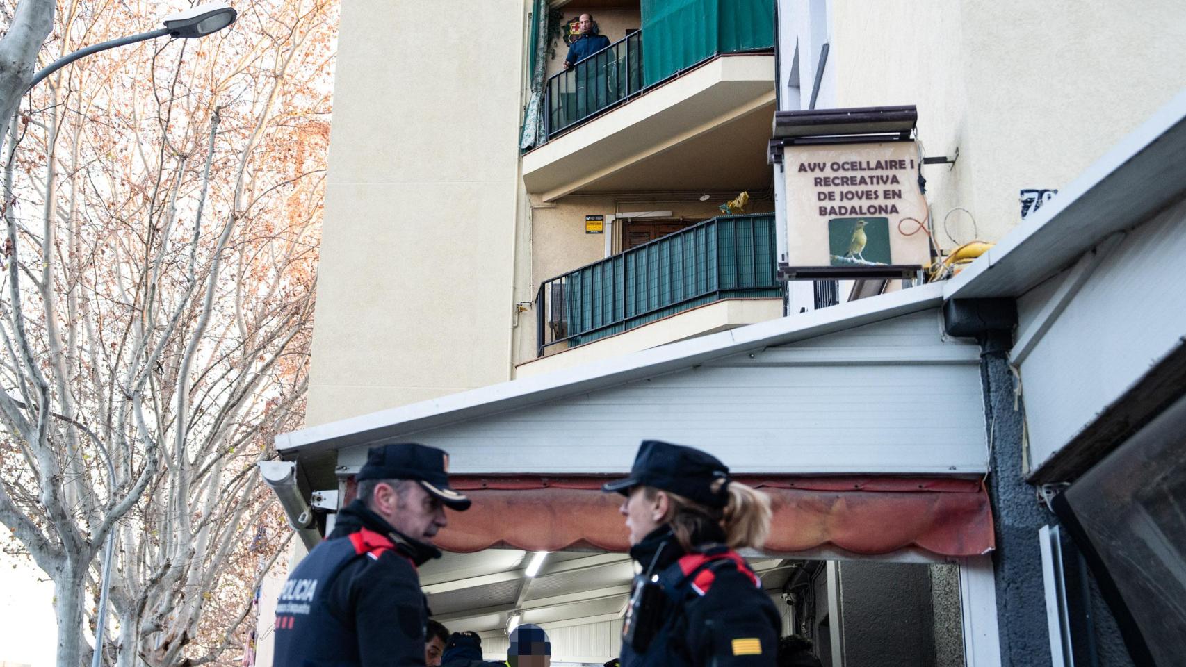 Mossos d'esquadra, policia local y policia nacional en el barrio de Sant Roc contra el mercado de la miseria