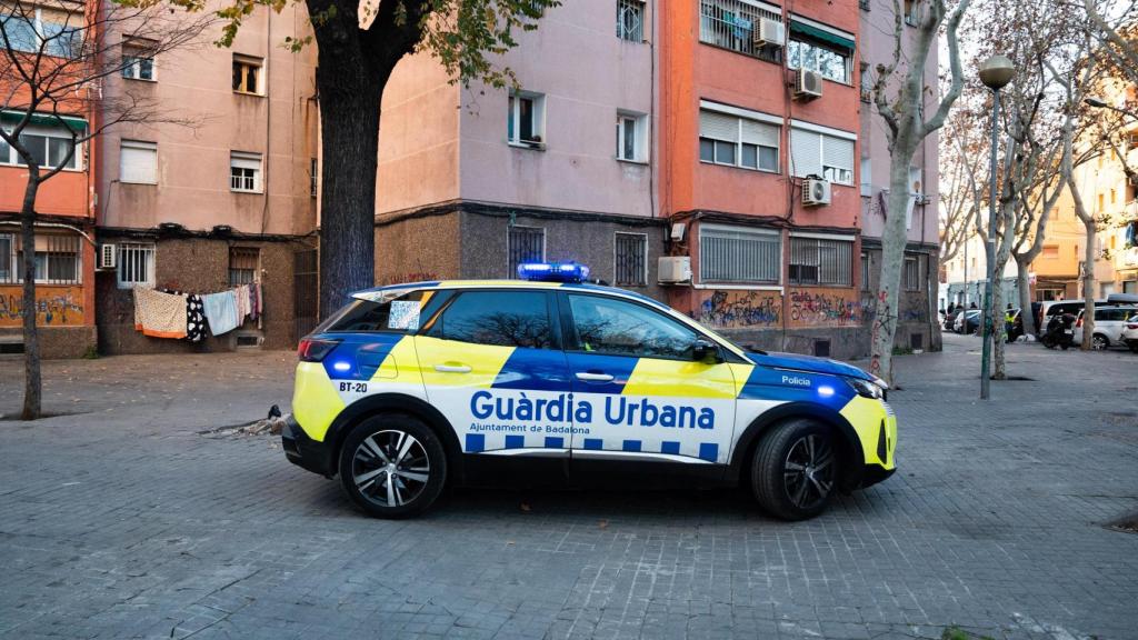 Mossos d'esquadra, policia local i policia nacional en el barri de Sant Roc contra el mercat de la misèria