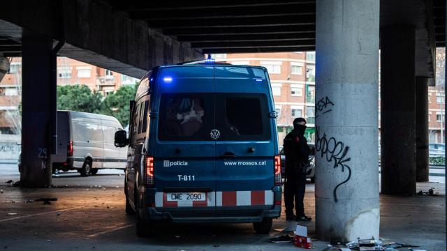 Mossos d'Esquadra en el barrio de Sant Roc de Badalona